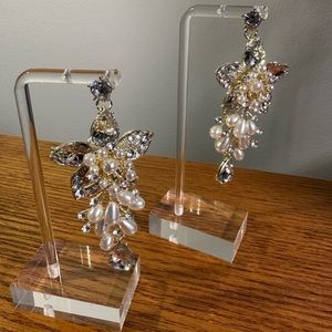 Flower rhinestone and pearl earrings